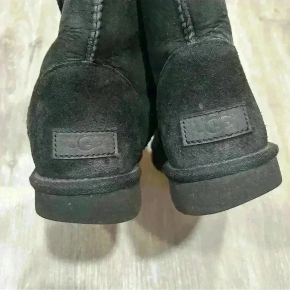 Ugg Classic Black Short Boot ll - Picture 7 of 9